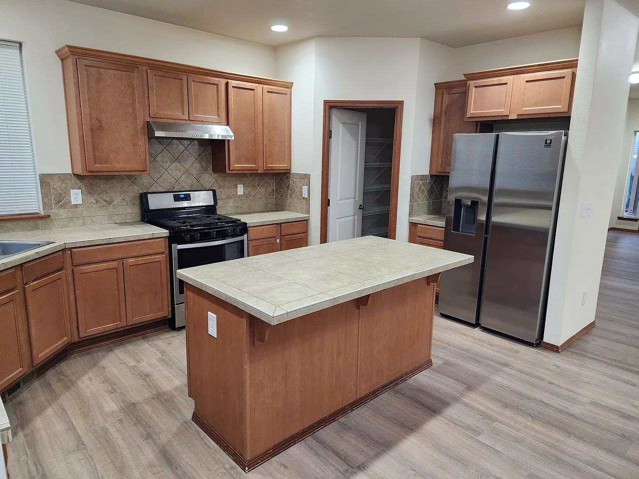 12514 28th Ave W - Photo 5 of 20