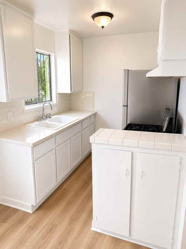 901 W 76th St #1 - Photo 3 of 7