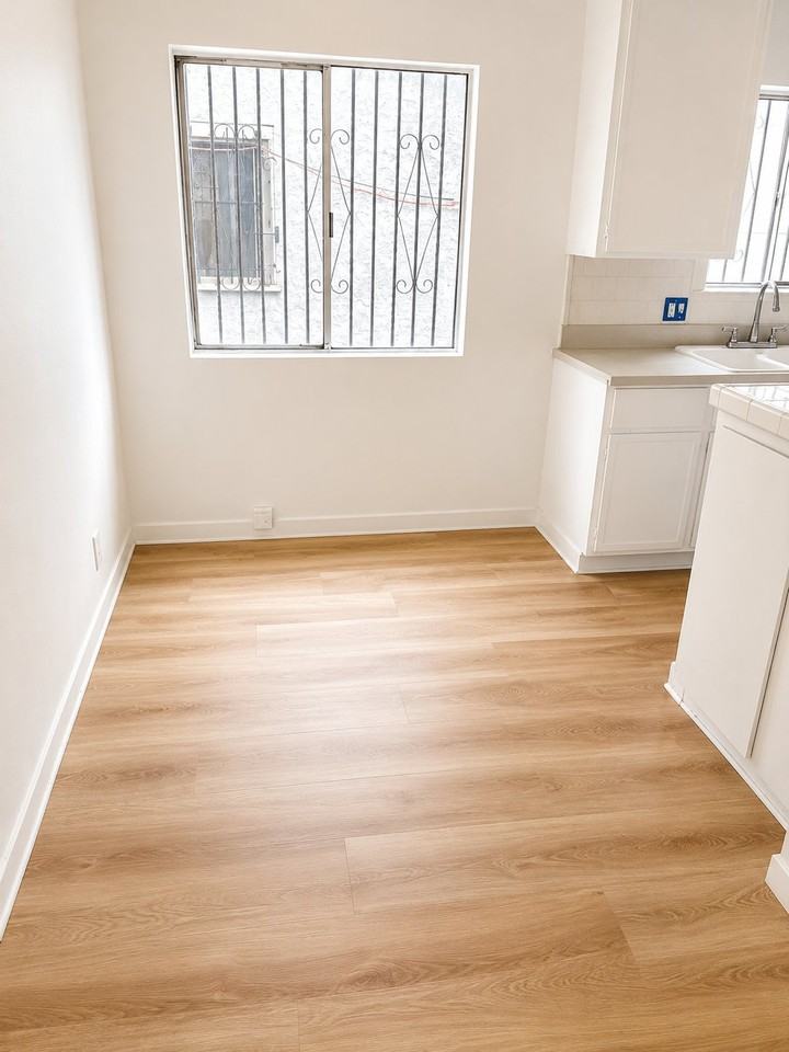 901 W 76th St #1 - Photo 4 of 7