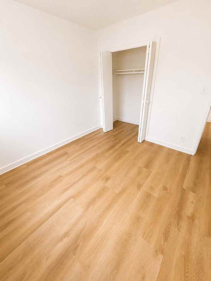 901 W 76th St #1 - Photo 6 of 7