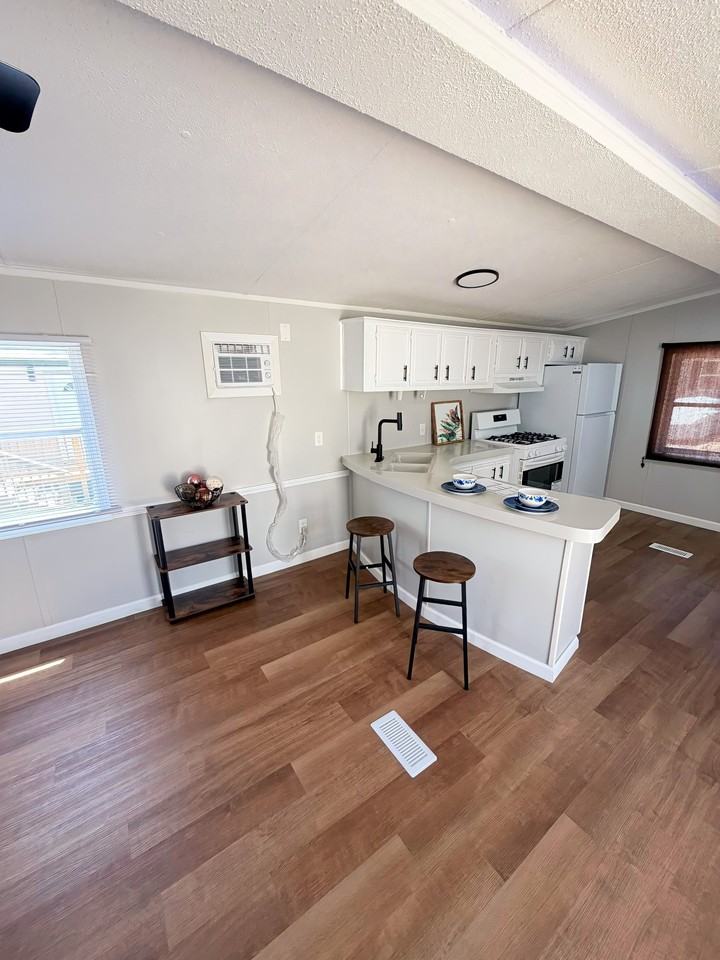18 Deerwood Park - Photo 2 of 7
