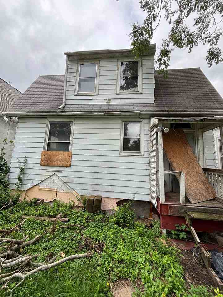 609 Tracy St - Photo 3 of 19