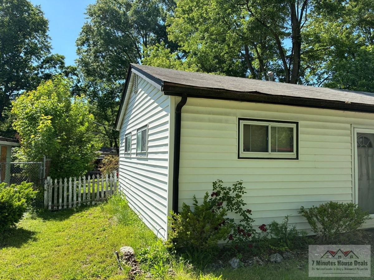 10249 Earl Dr - Photo 2 of 20