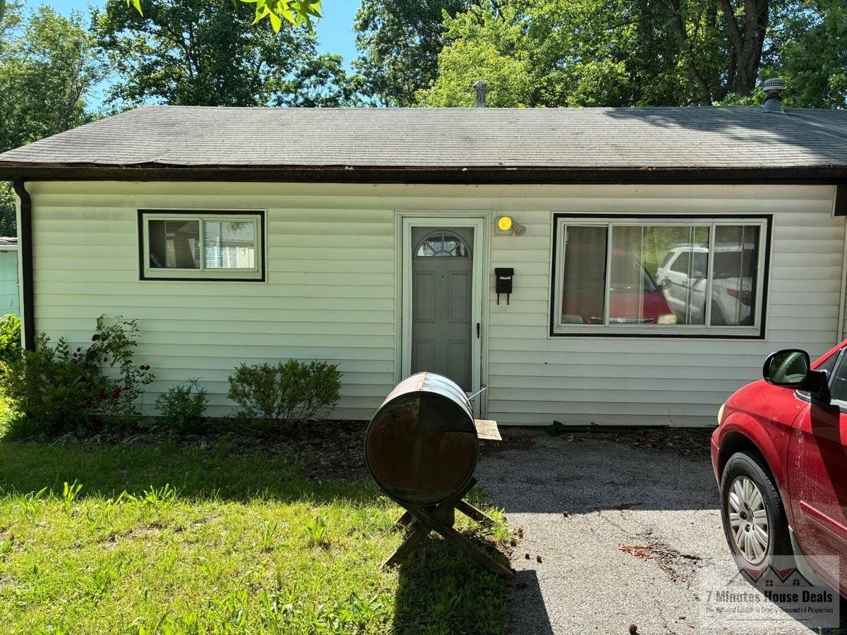 10249 Earl Dr - Photo 3 of 20