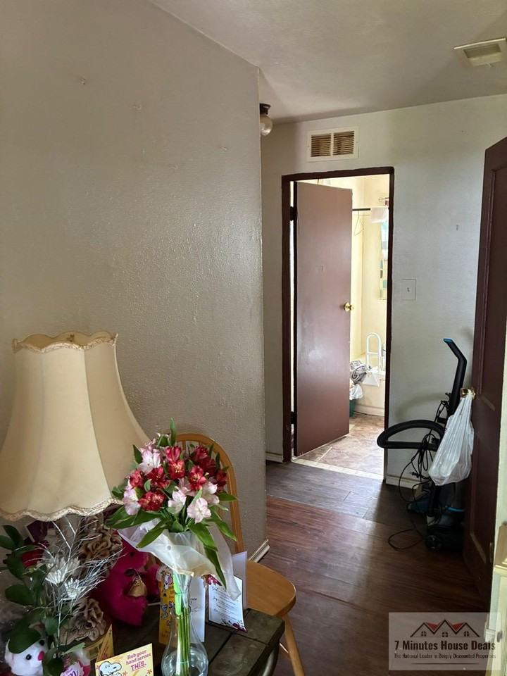 10249 Earl Dr - Photo 7 of 20