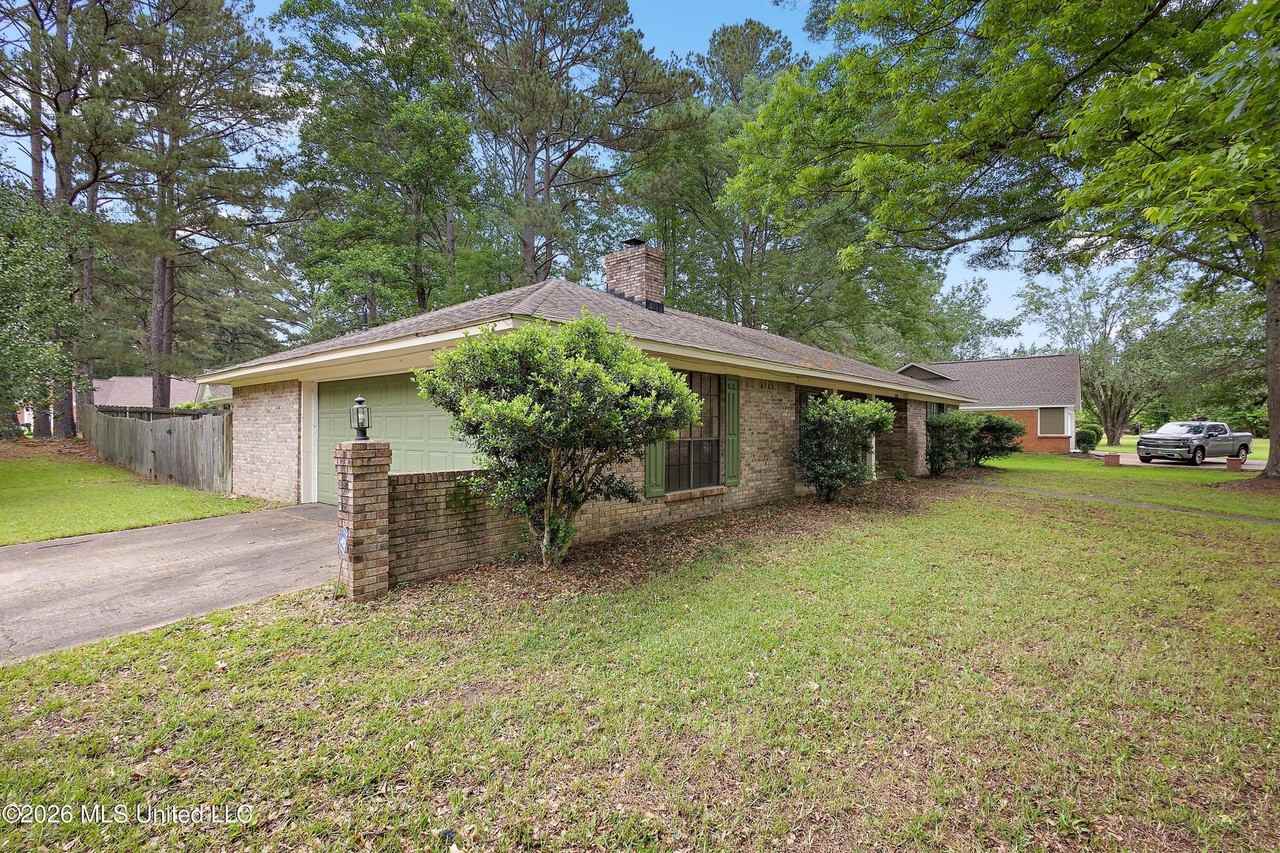 548 Vineland Dr - Photo 2 of 8