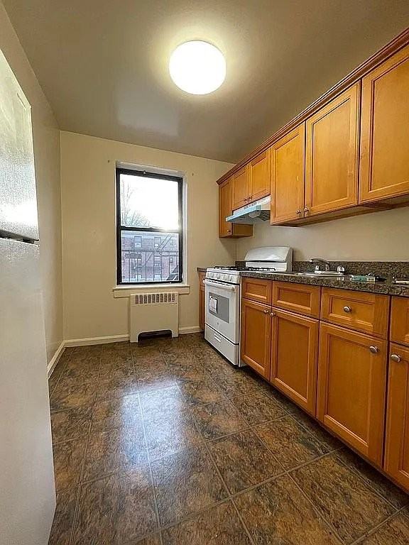 151 Washington Ave #E - Photo 3 of 7
