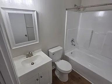 313 Kingston Rd - Photo 4 of 14