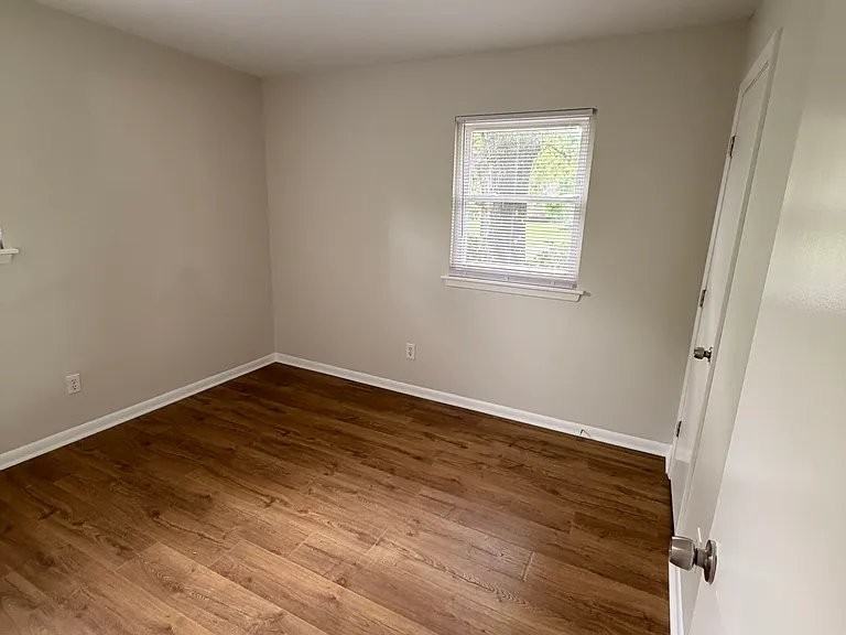313 Kingston Rd - Photo 7 of 14