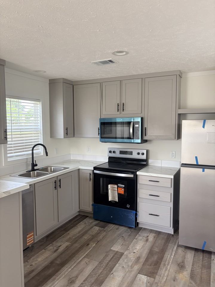 608 11th Street - Photo 3 of 5