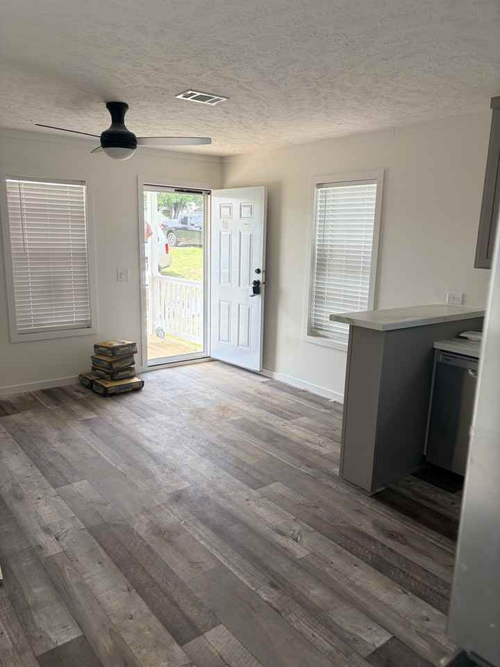 608 11th Street - Photo 4 of 5