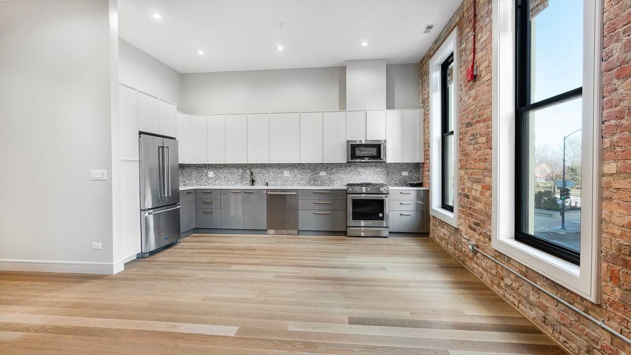 1810 N Wells St #304 - Photo 3 of 21