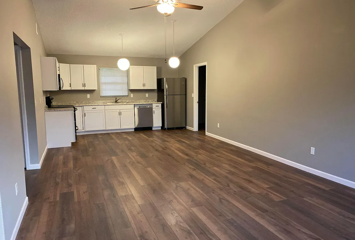 1237 Schumann Dr #A - Photo 5 of 7