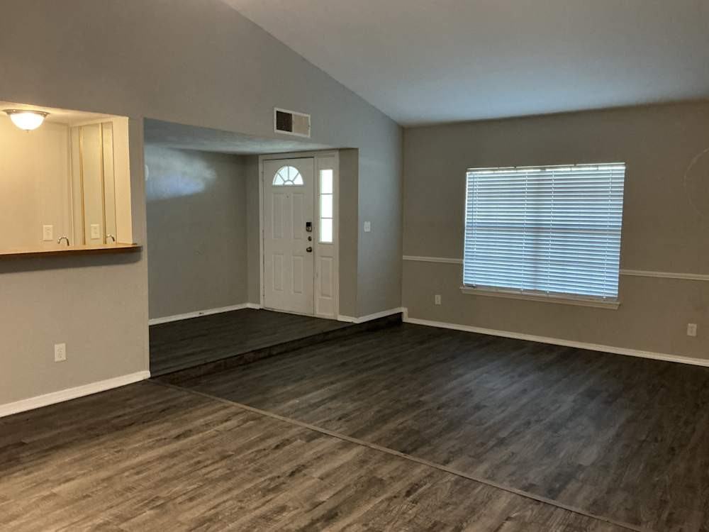 425 Kingsbridge Dr #NA - Photo 2 of 14