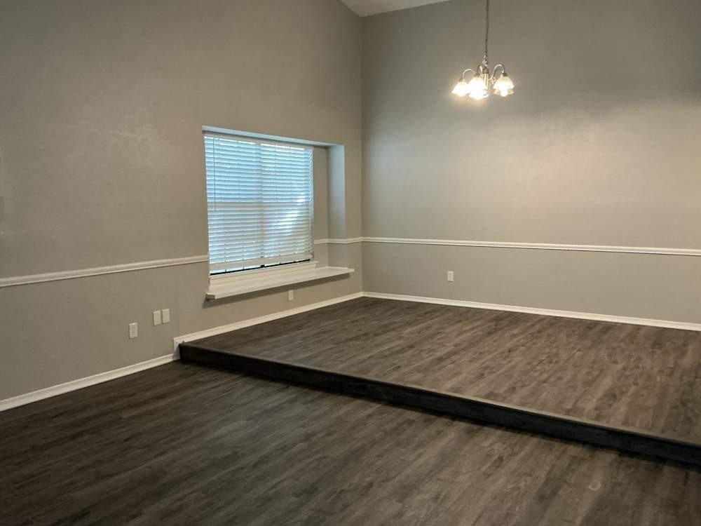 425 Kingsbridge Dr #NA - Photo 3 of 14