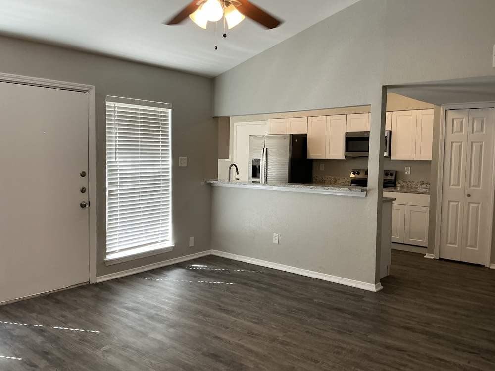 425 Kingsbridge Dr #NA - Photo 6 of 14