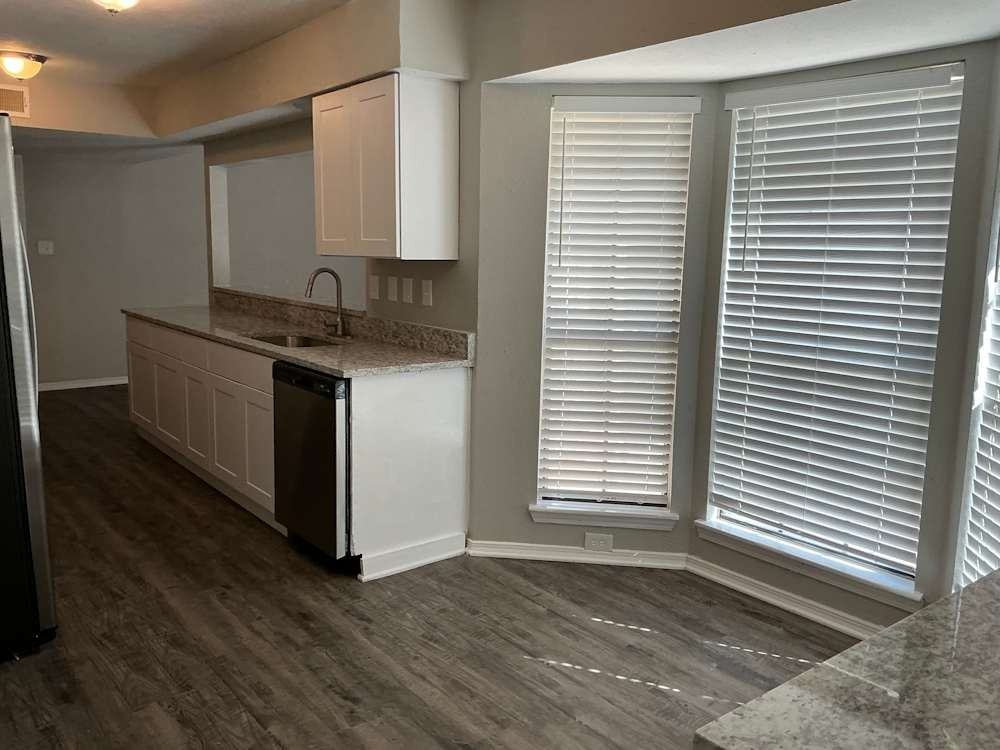 425 Kingsbridge Dr #NA - Photo 7 of 14