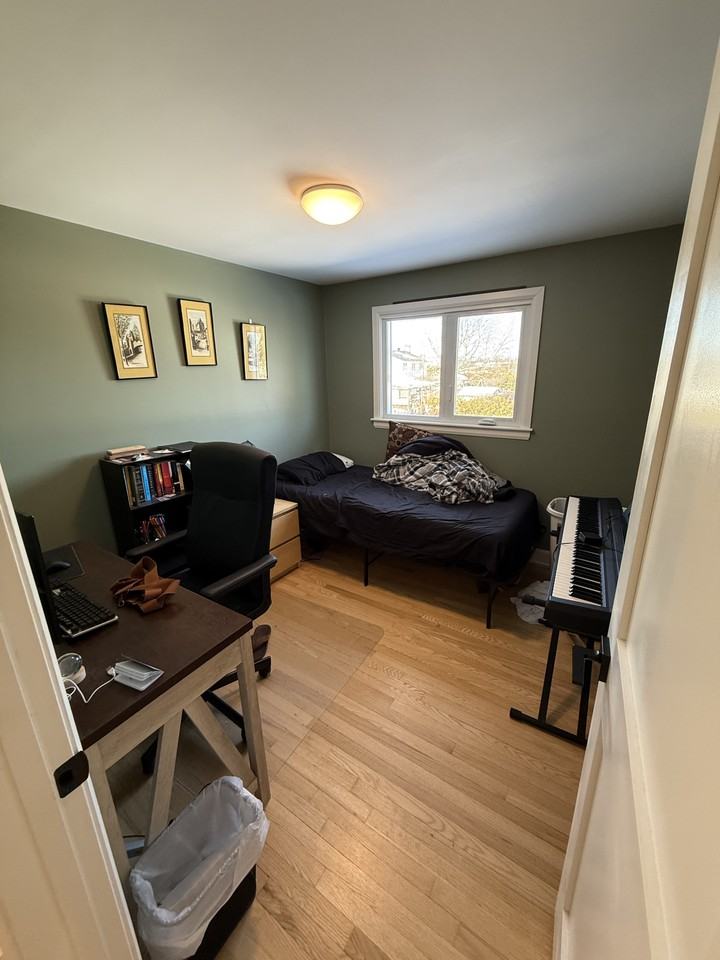 1027 Dynes Road - Photo 4 of 16