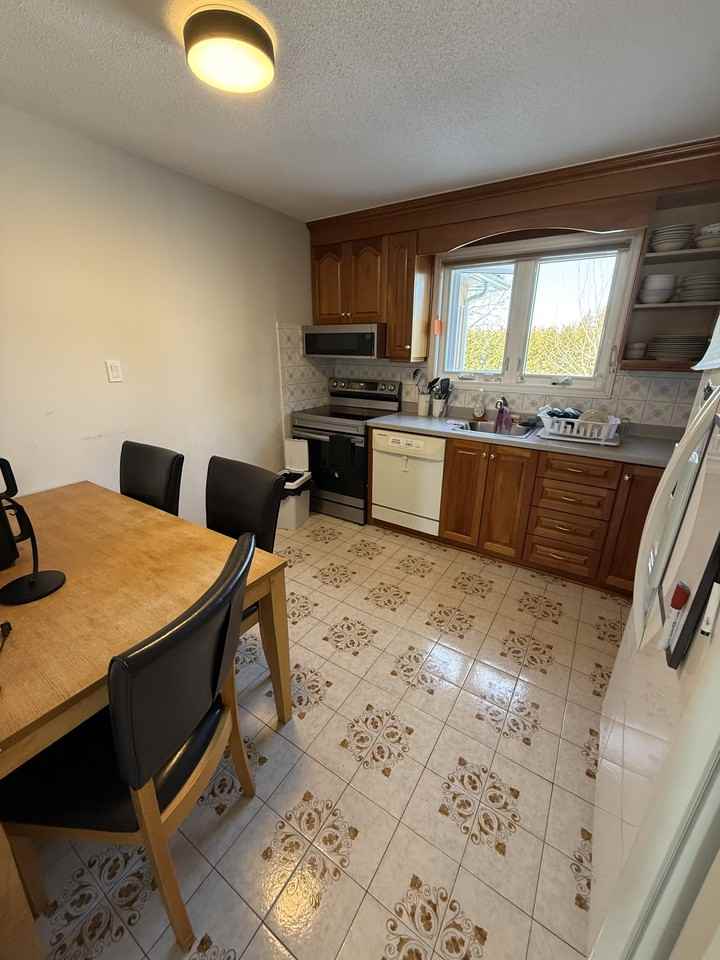 1027 Dynes Road - Photo 7 of 16
