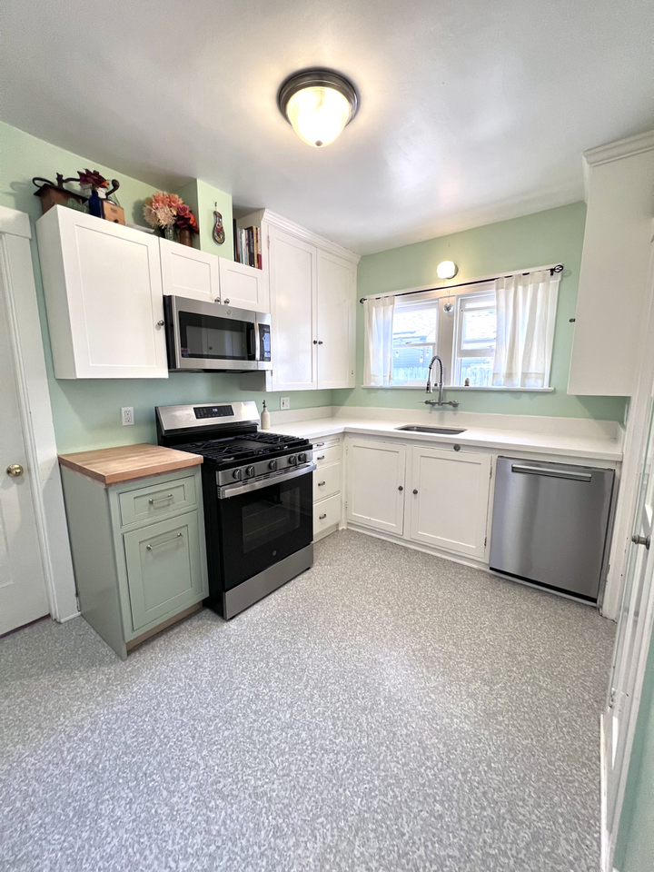 1429 Gillespie Street - Photo 7 of 27