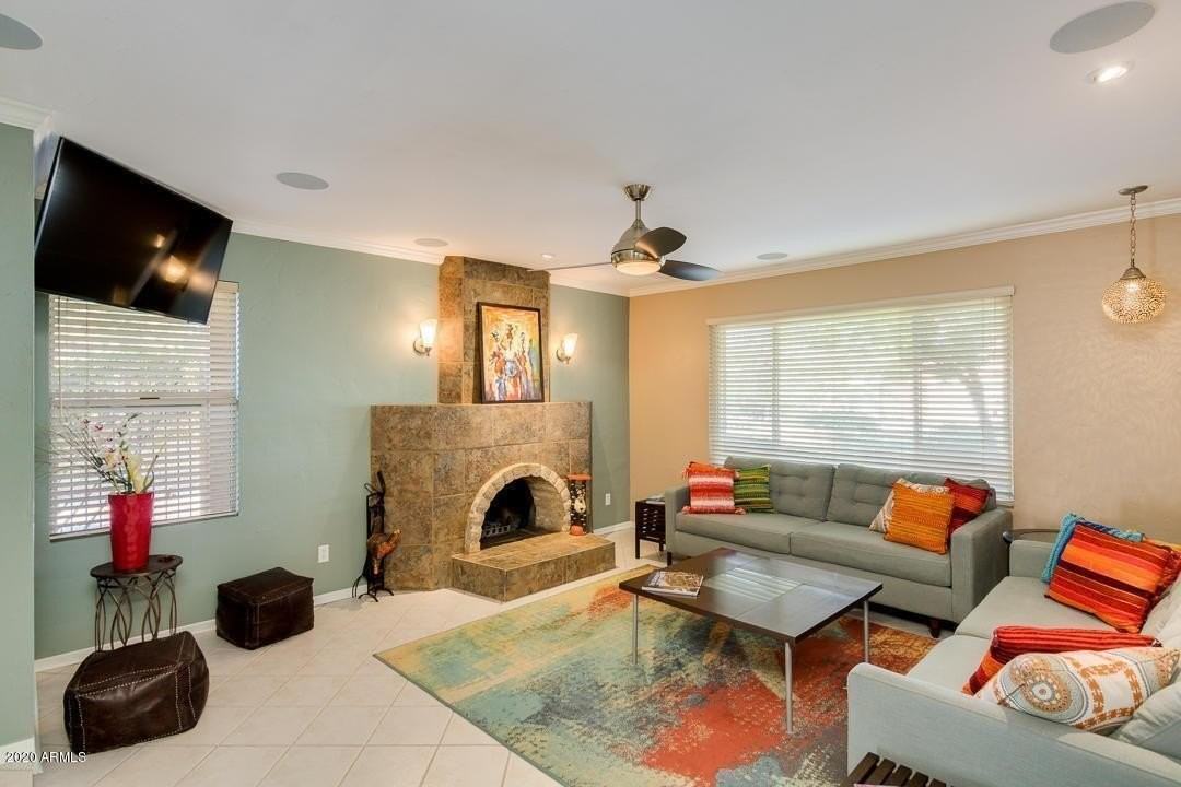 924 N 86th Way - Photo 5 of 34