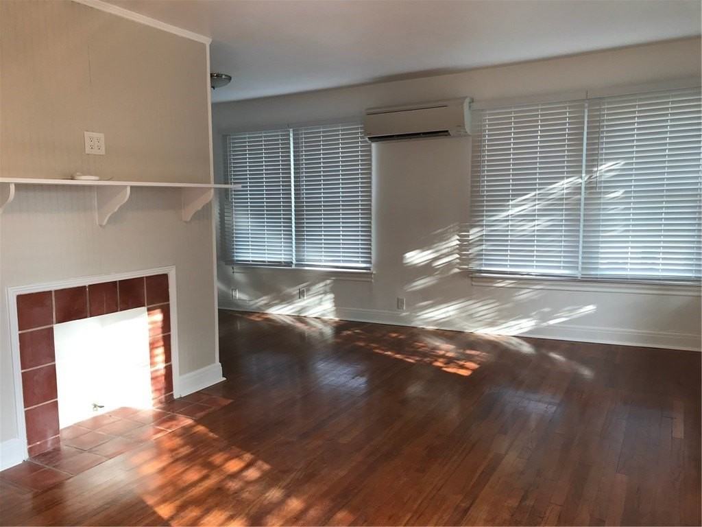 446 Cole St - Photo 4 of 14