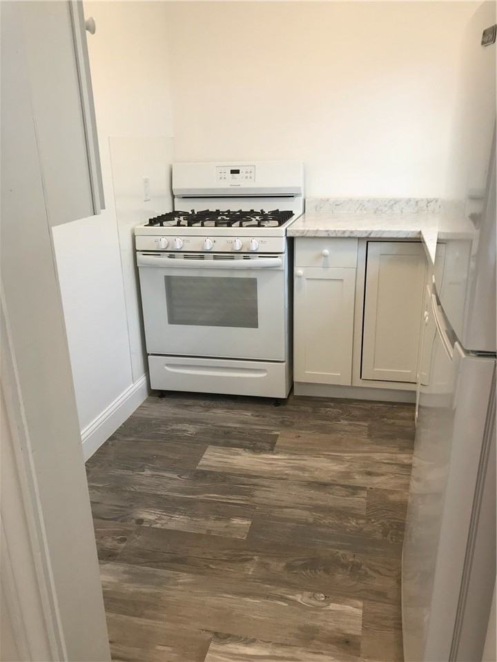 446 Cole St - Photo 7 of 14
