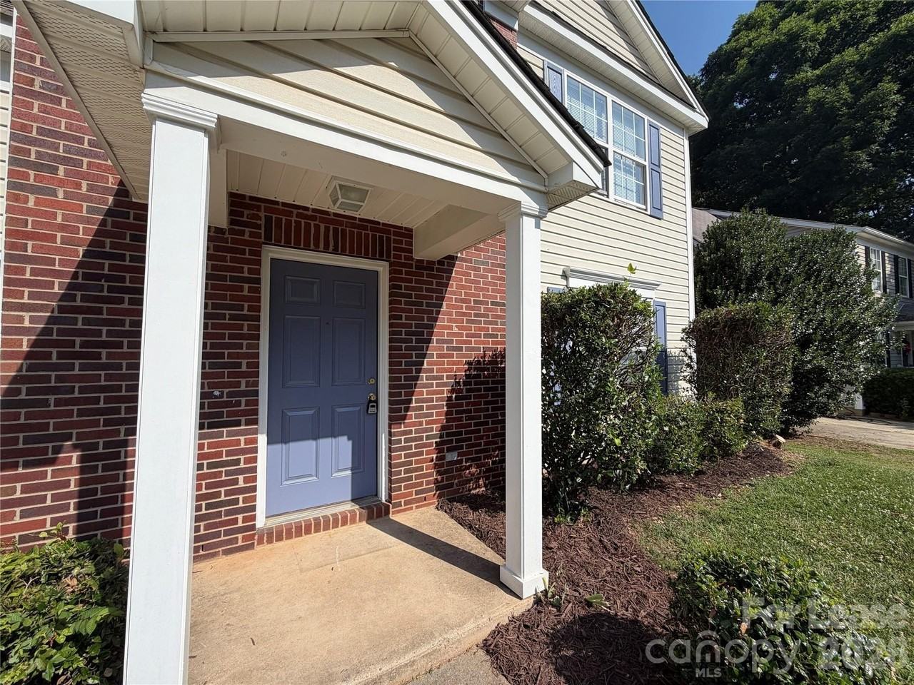 137 Camforth Dr - Photo 2 of 17