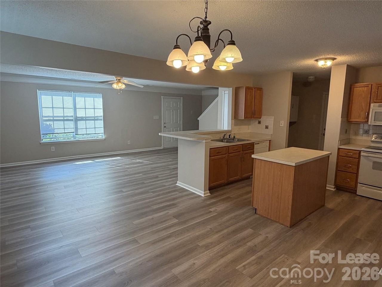 137 Camforth Dr - Photo 4 of 17