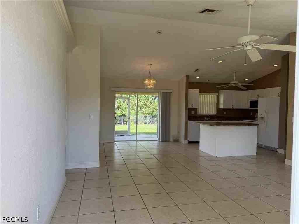 305 Nw 22nd Pl - Photo 4 of 15