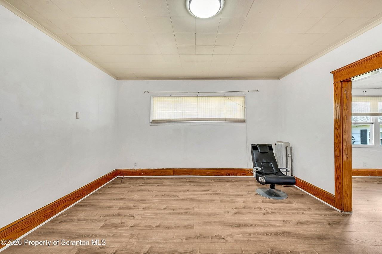 528 S Main St - Photo 7 of 20