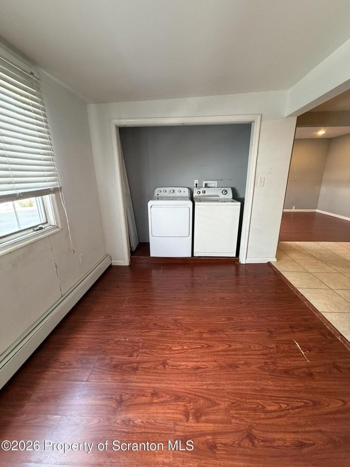 829 831 Albert Street - Photo 6 of 14