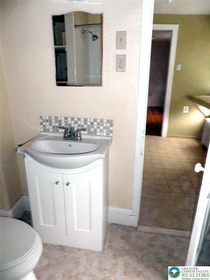 731 Lehigh St #2W - Photo 5 of 7