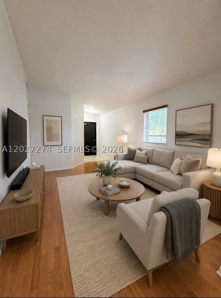 995 Ne 34th Ave #201 - Photo 5 of 30