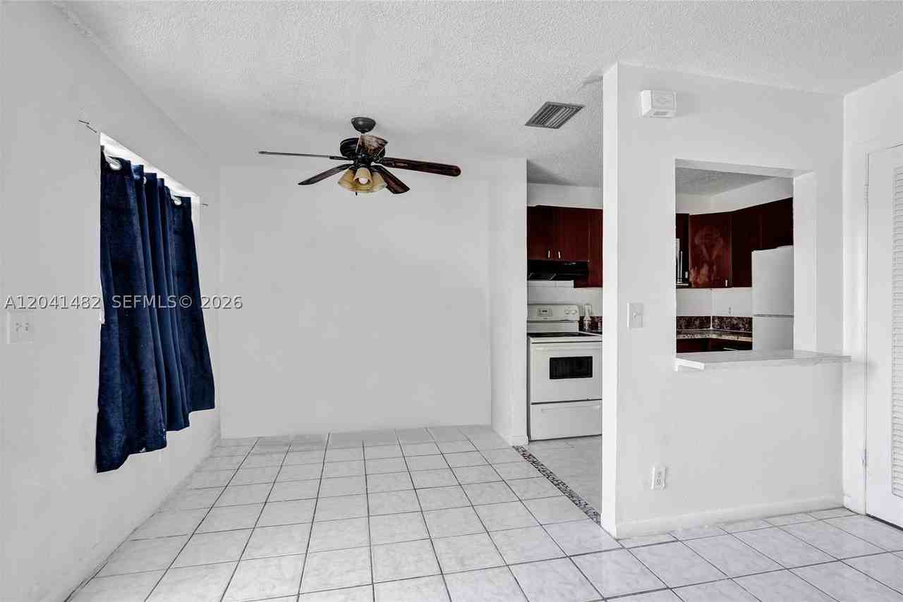 841 Sw 7th St #C - Photo 4 of 20