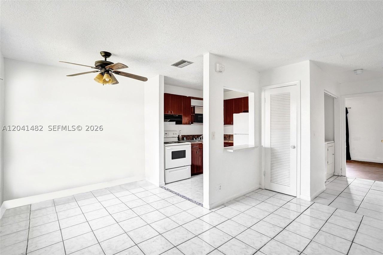 841 Sw 7th St #C - Photo 5 of 20