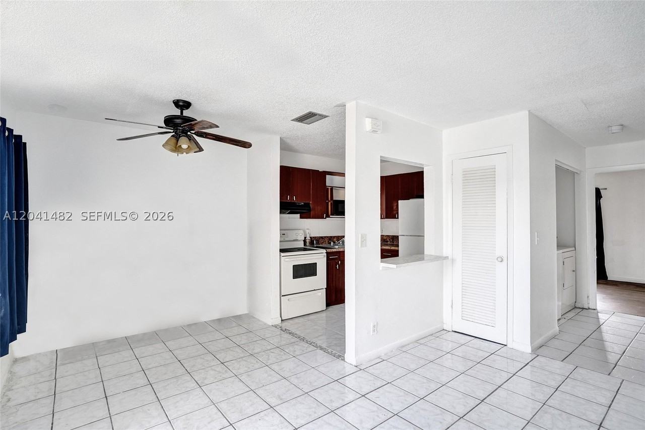 841 Sw 7th St #C - Photo 6 of 20