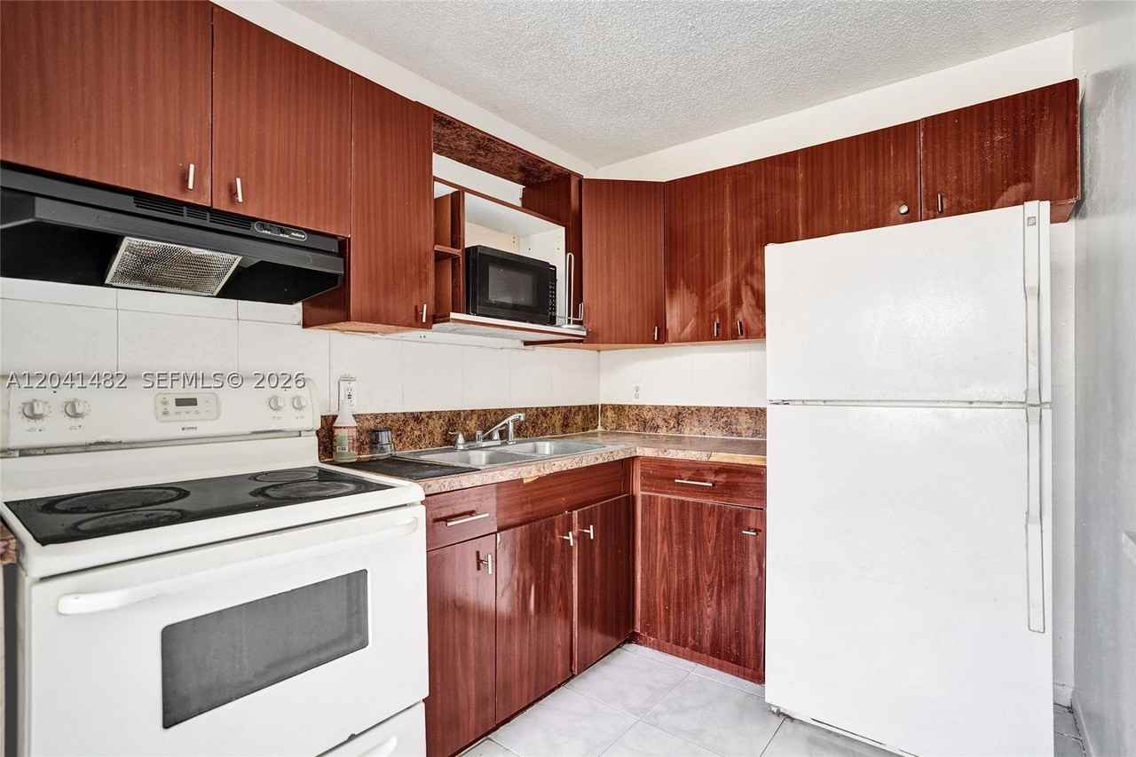 841 Sw 7th St #C - Photo 7 of 20