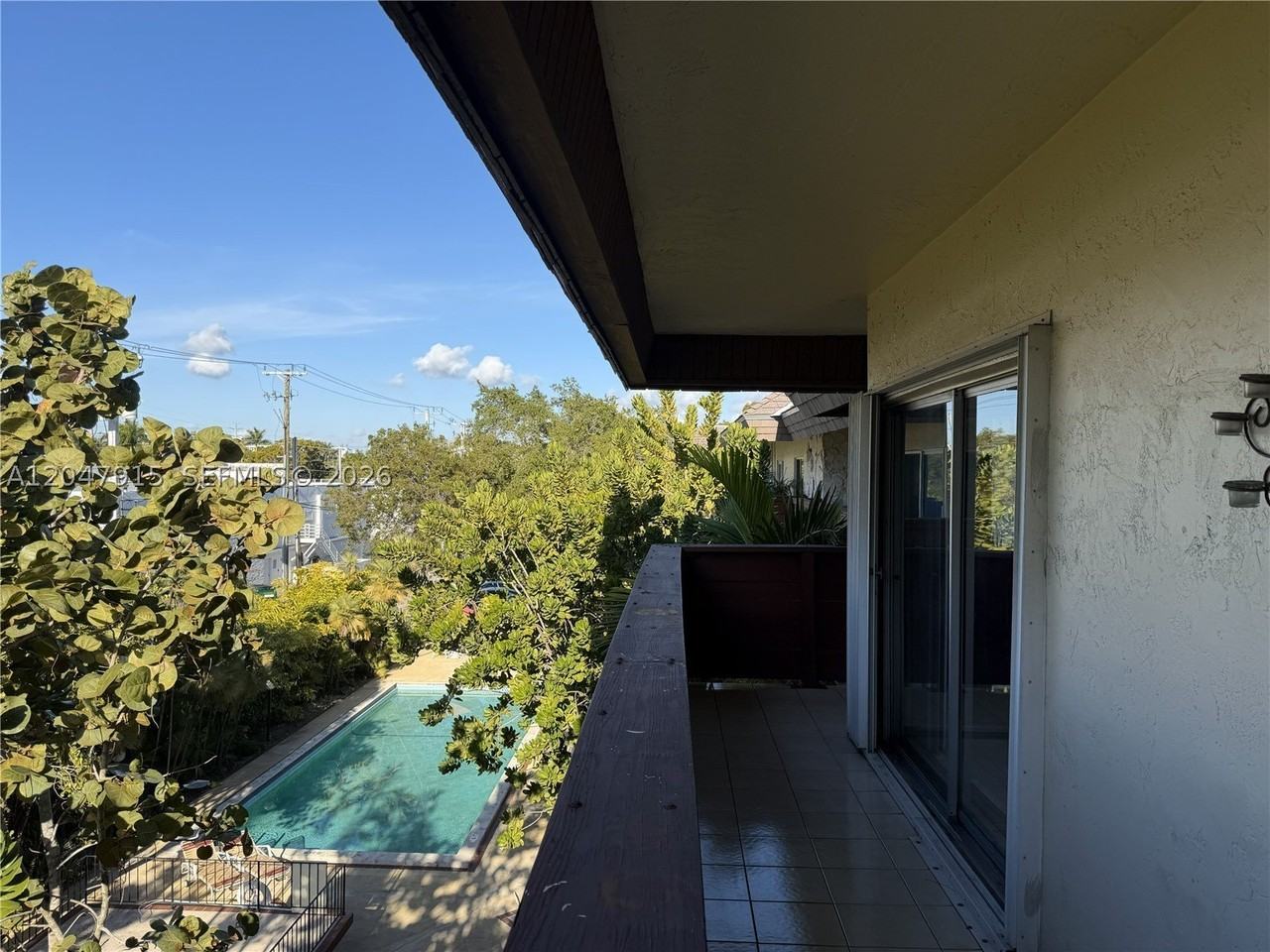 1205 Mariposa Ave #413