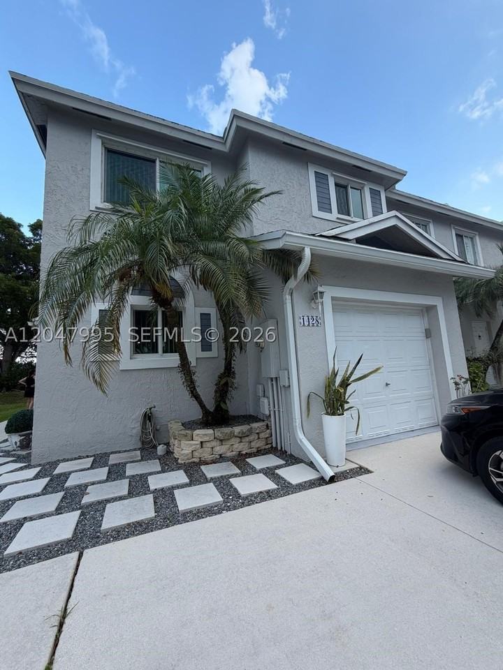1428 Sw 47th Ave - Photo 3 of 46