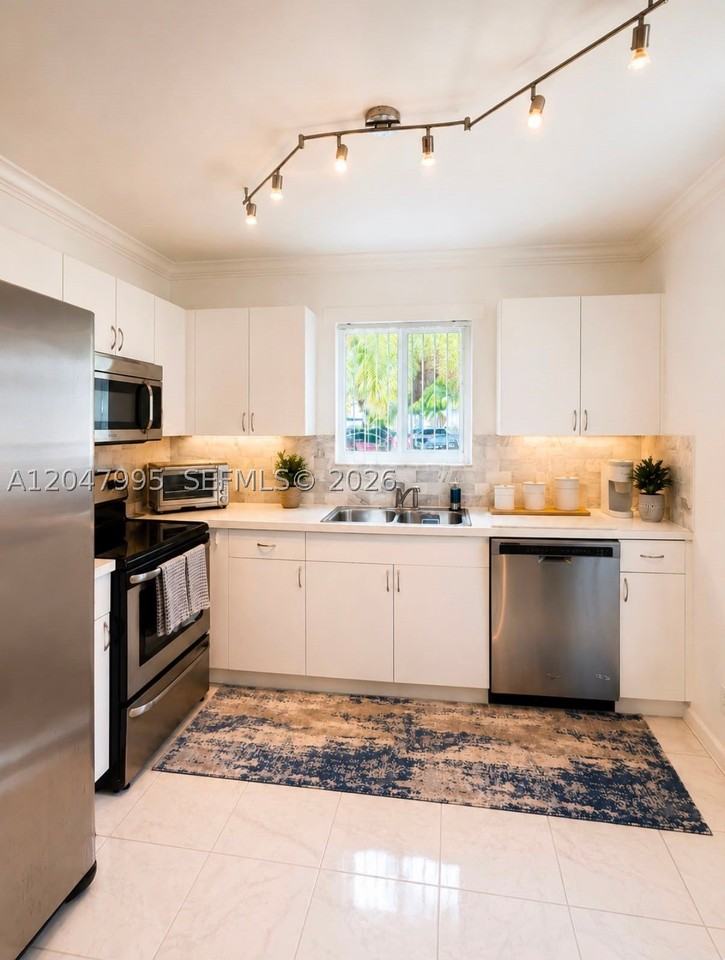 1428 Sw 47th Ave - Photo 6 of 46