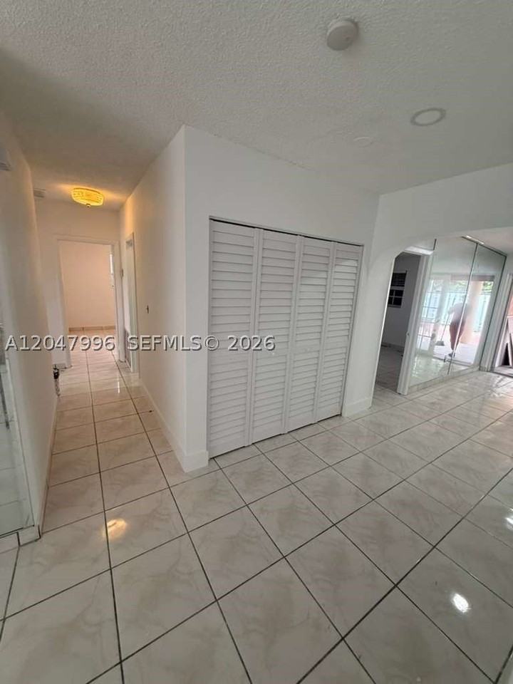 900 W 50th Pl - Photo 4 of 7