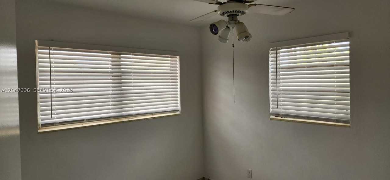 900 W 50th Pl - Photo 6 of 7