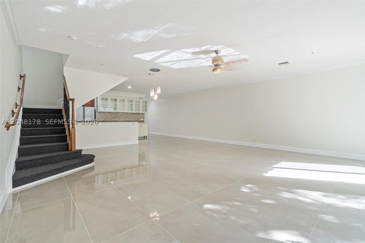 1772 Ne 9th St #7 - Photo 4 of 25