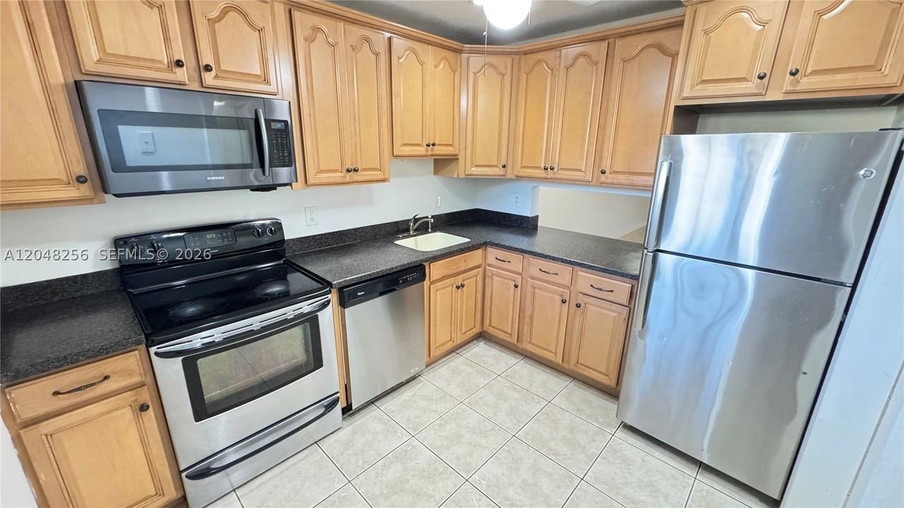 5525 Lakewood Cir N #215 - Photo 3 of 17