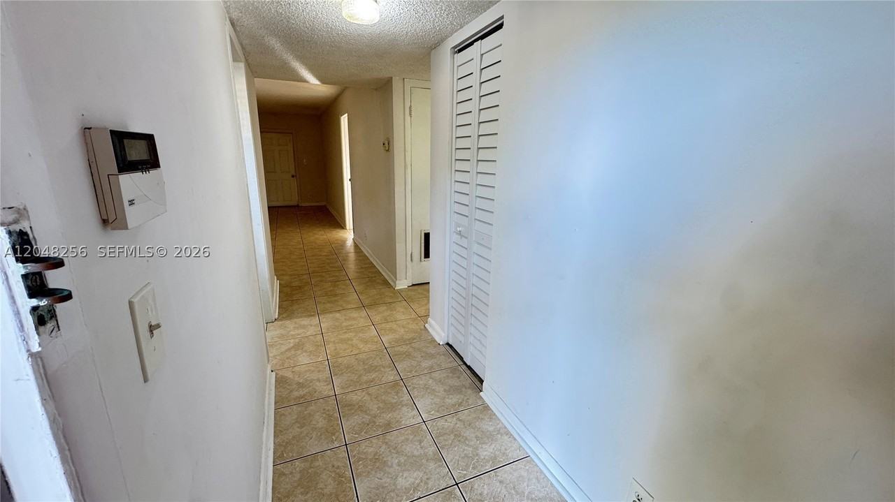 5525 Lakewood Cir N #215 - Photo 4 of 17