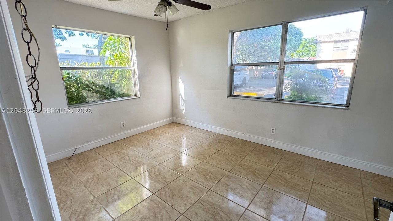 5525 Lakewood Cir N #215 - Photo 7 of 17