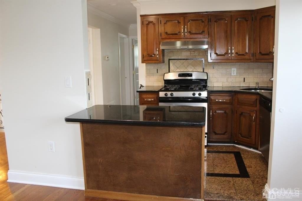 82 Washington Ave - Photo 7 of 38