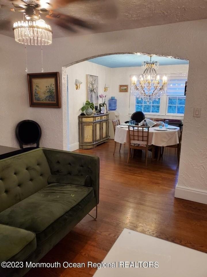 232 Jerome Ave - Photo 5 of 15