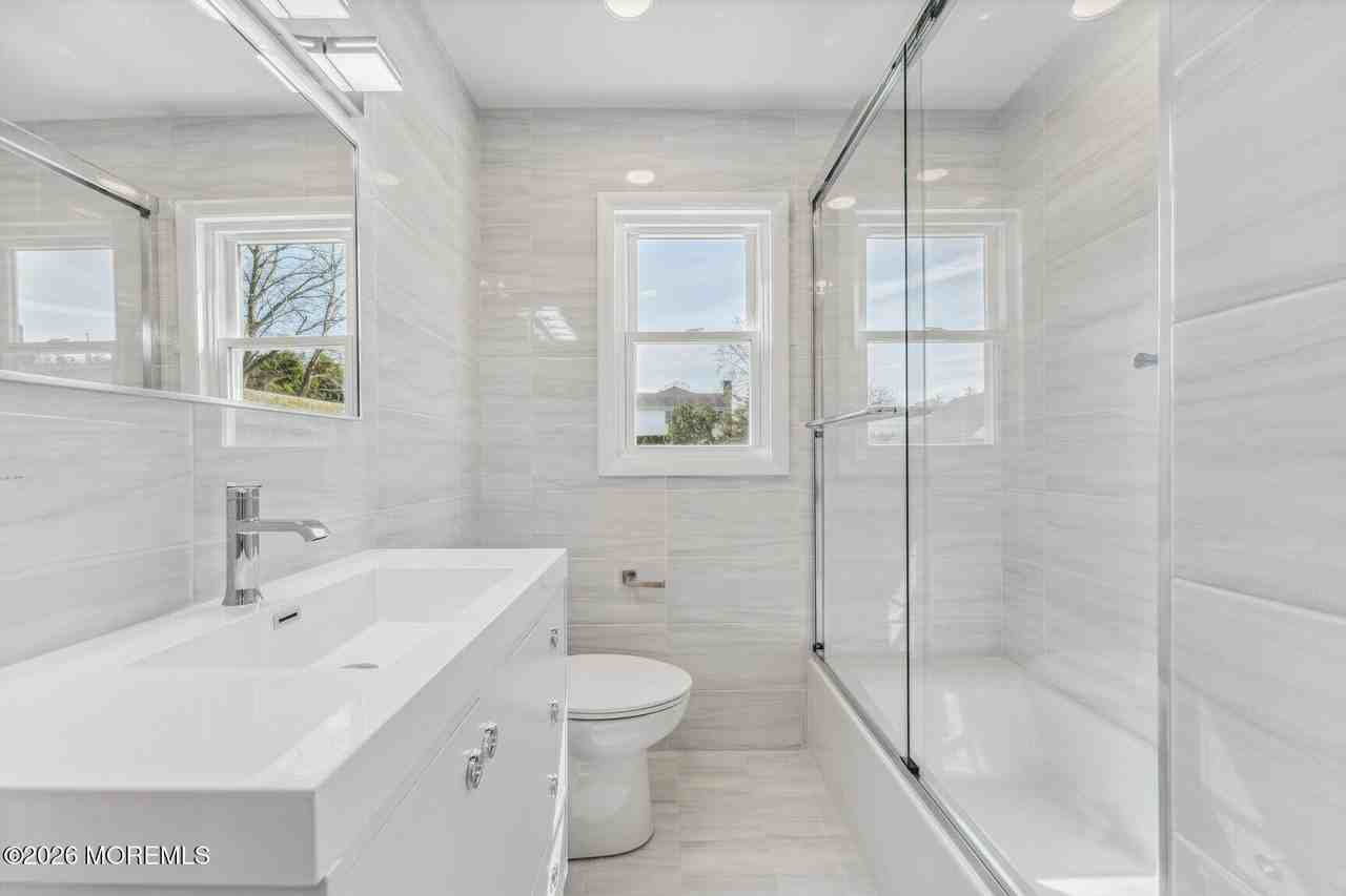 358 Beecroft Pl - Photo 3 of 6